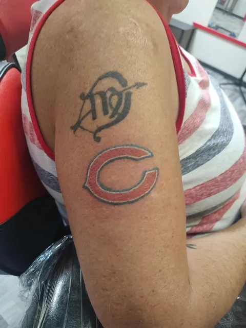 A Chicago Bears C under a monogram on the upper arm