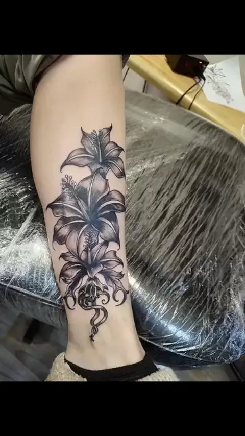 Lilies down the lower leg, black and gray